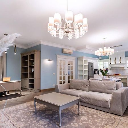 Appartamento Luxury 2Bdr Heart Of Old Town Vilnius Esterno foto