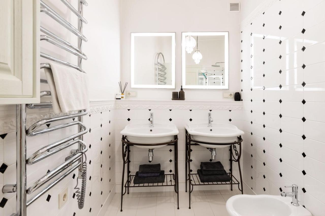 Appartamento Luxury 2Bdr Heart Of Old Town Vilnius Esterno foto
