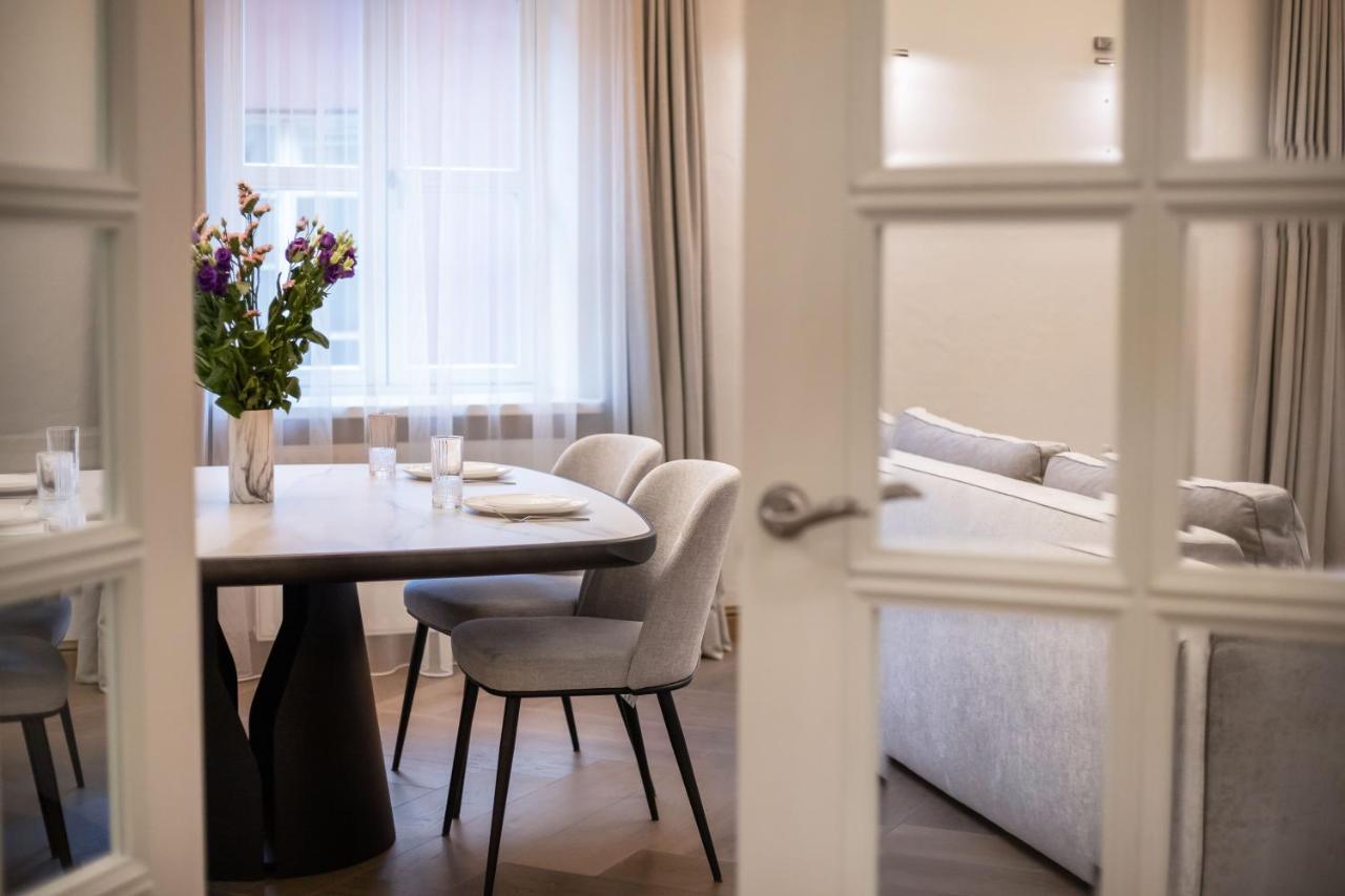 Appartamento Luxury 2Bdr Heart Of Old Town Vilnius Esterno foto